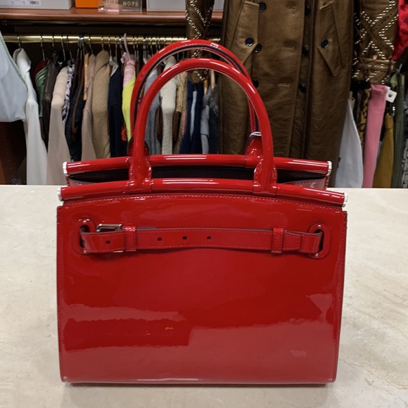 HOST PIC RALPH LAUREN COLLECTION RL 50 PATENT CALFSKIN TOP HANDLE IN RED - Picture 7 of 15